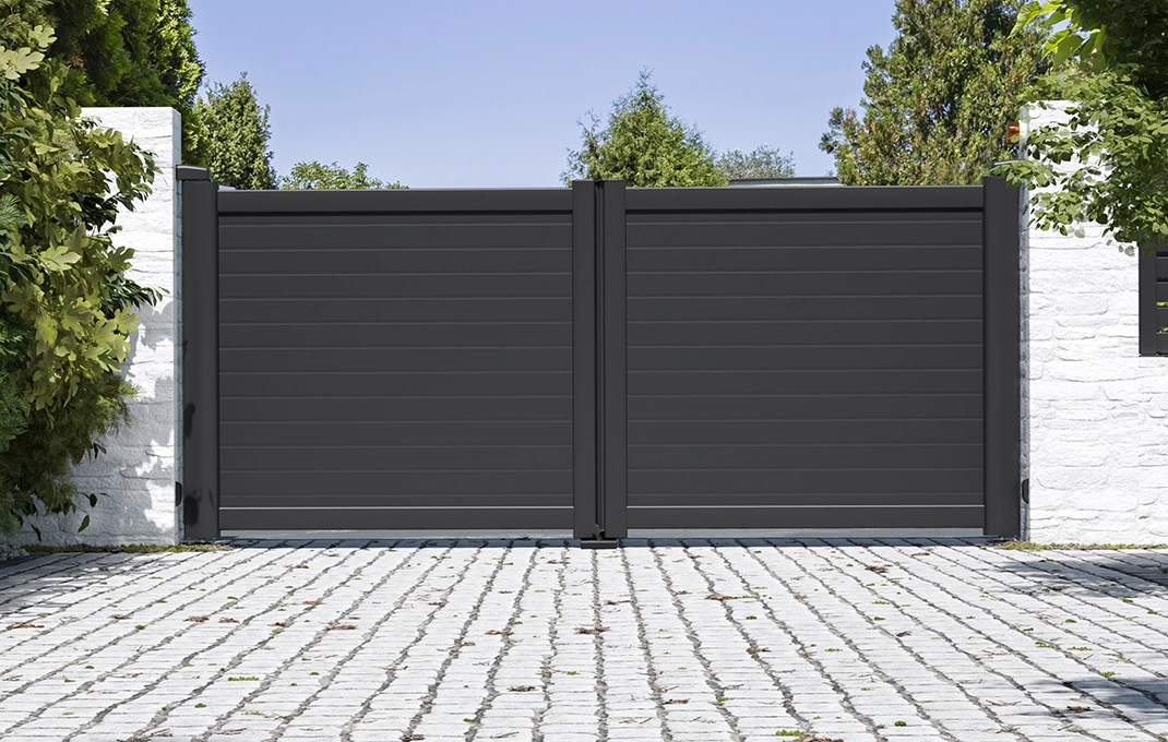 portail en aluminium brevent battant noir Prefalu