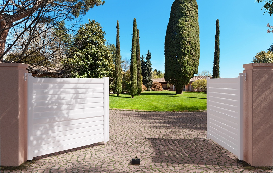 portail en aluminium carlit battant blanc Prefalu